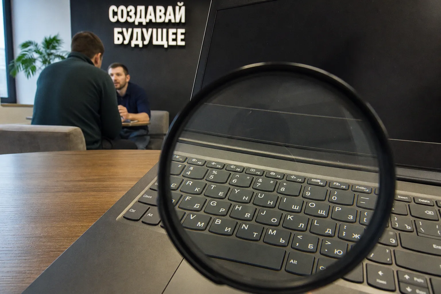 Актуальные ИИ-инструменты: бесплатные токены Kimi K3, подписки Google AI и новые приемы промтинга