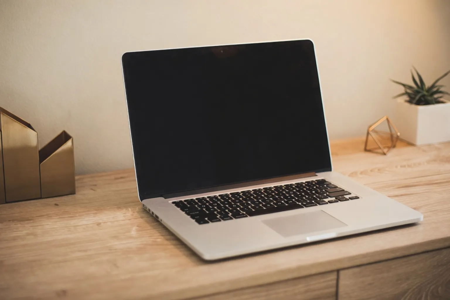 Новые цены на технику Apple: полный разбор подорожания компьютеров Mac и планшетов